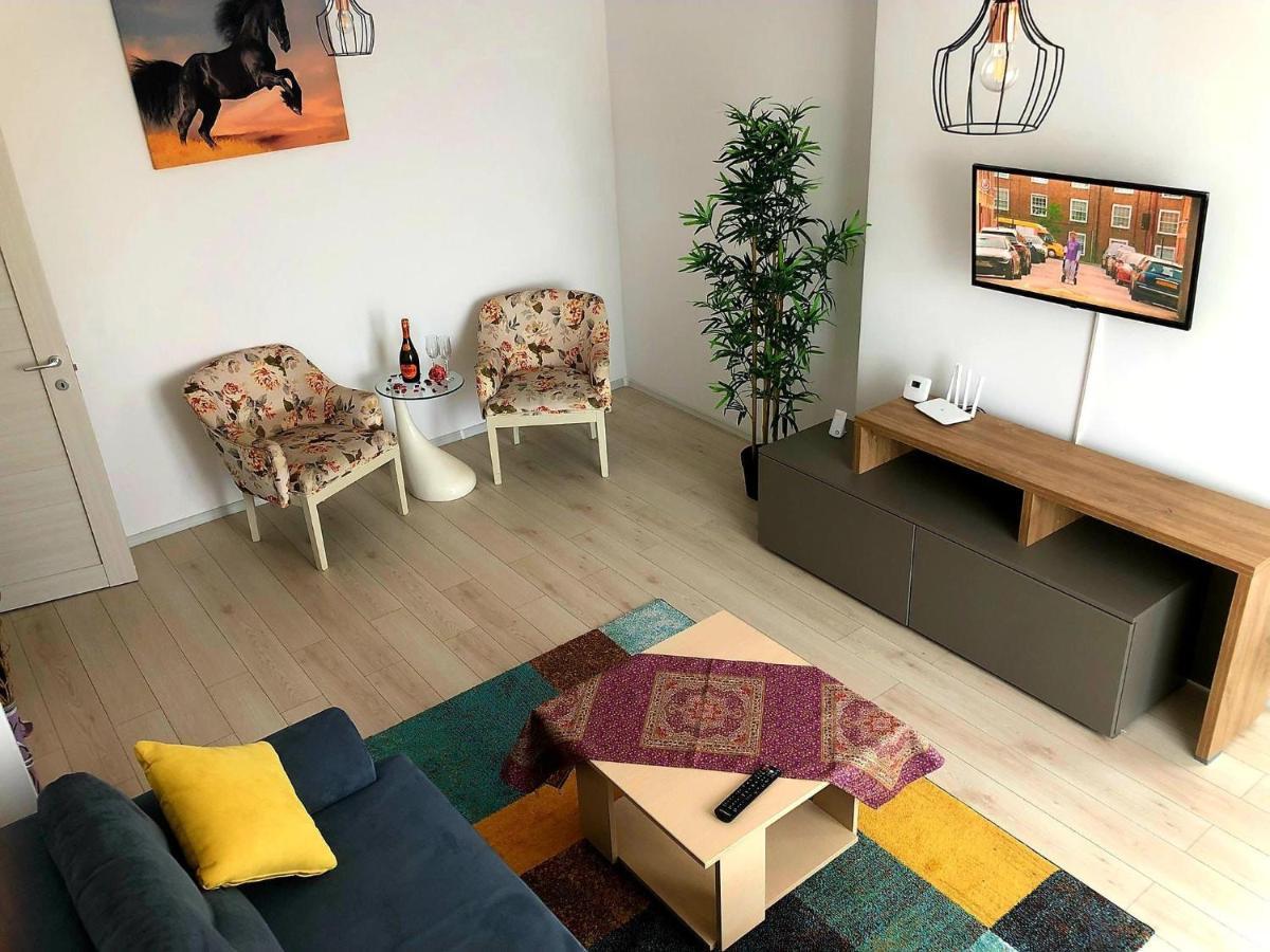 Jolie Apartments Braşov Esterno foto